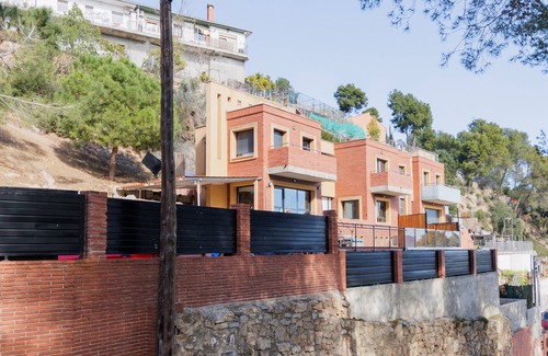 Cervello Chalet De Esquí | Family Friendly Chalet 'Can Camarasa' with Sea View, Wi-Fi and Air Conditioning