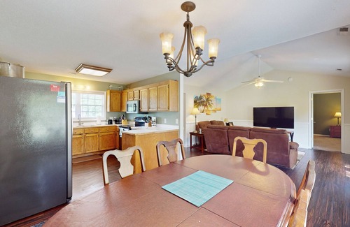 Conway Casa | Family-friendly charmer with bunk room, patio and firepit