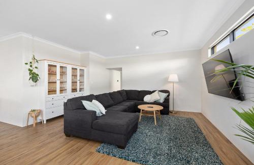 Carlisle Casa | Family Friendly Close 2 Airport, Optus, Crown & City