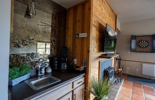 Angel Fire Condominio | Family-Friendly Condo-1 Minute Walk to AF Lifts, Equipment Rental, Restaurants