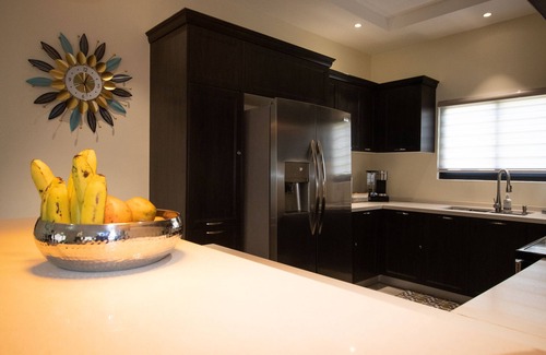 Ocho Rios Casa | Family friendly, contemporary home w/rooftop terrace - 5 min from the beach