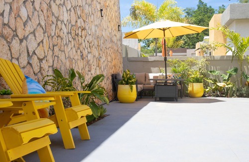 Ocho Rios Casa | Family friendly, contemporary home w/rooftop terrace - 5 min from the beach