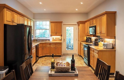 Grand Bend Cabaña | Family friendly cottage in Southcott Pines, Grand Bend, 700m to beach