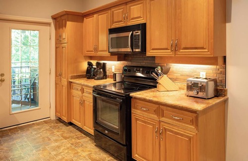 Grand Bend Cabaña | Family friendly cottage in Southcott Pines, Grand Bend, 700m to beach