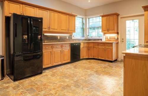 Grand Bend Cabaña | Family friendly cottage in Southcott Pines, Grand Bend, 700m to beach