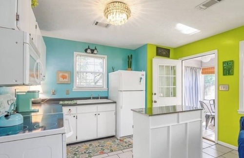 Savannah Cabaña | Family friendly cottage w/ POOL! <20min drive to downtown or beach! Pet friendly