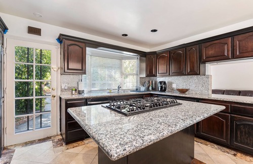Studio City Villa | Family friendly Cozy Home in the heart of Studio City