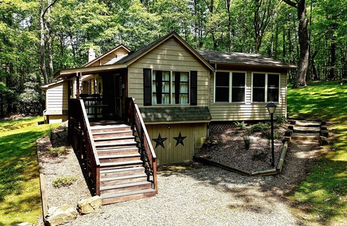 Ohiopyle Cabaña | Turning Leaf Lodge - Acogedora cabaña con jacuzzi / spa en Ohiopyle.