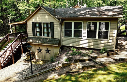Ohiopyle Cabaña | Turning Leaf Lodge - Acogedora cabaña con jacuzzi / spa en Ohiopyle.