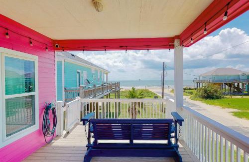 Crystal Beach Casa | Family-Friendly Crystal Beach Home Steps to Beach