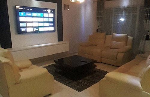 Harare Casa | Family friendly environment with a big garden and barbeque area