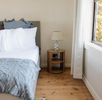 Tighes Hill Casa | Family-Friendly Escape Walk to Cafés & Creek