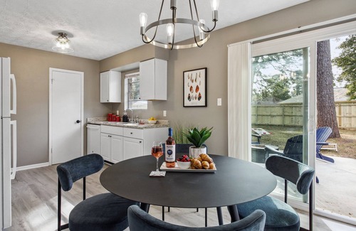 Savannah Casa | Family Friendly* Firepit * Dogs OK * Fenced Yard * 3BR/1.5BA Home
