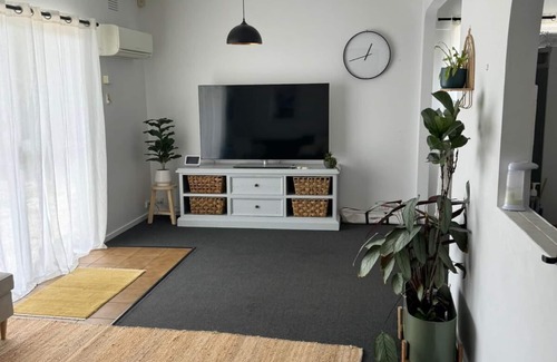 Belmont Casa | Family friendly Four Bedroom house in Belmont