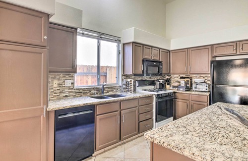 Greenacres Casa | Family-Friendly Getaway: Community Amenities!