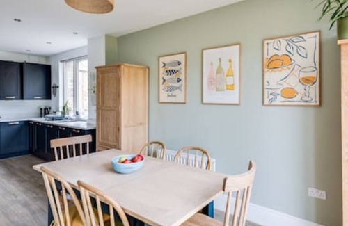 Oxford Casa | Family-Friendly Getaway - Garden, Parking Sleeps 7