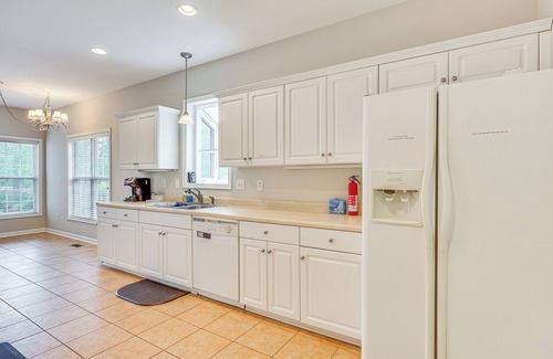 Council Casa | Family-Friendly Harrells Home w/ Fire Pit + Kayaks