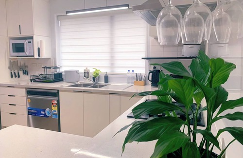 Upper Riccarton Casa | Family-Friendly House in Riccarton- Clean and Convenient