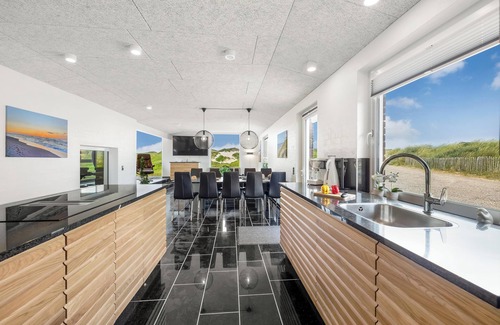 Sondervig Casa | Family-friendly holiday home with indoor pool and outdoor spa 100 meters from the North Sea.