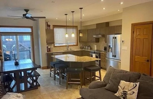 Collingwood Casa | Family-Friendly Home | Hiking, Beaches, Pool Access | Minutes to Blue Mountain