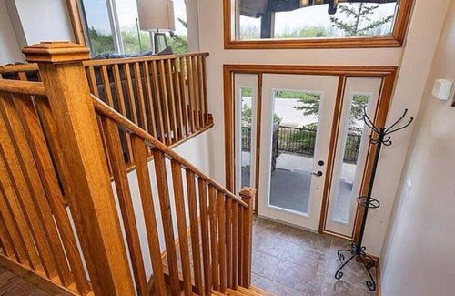 Collingwood Casa | Family-Friendly Home | Hiking, Beaches, Pool Access | Minutes to Blue Mountain