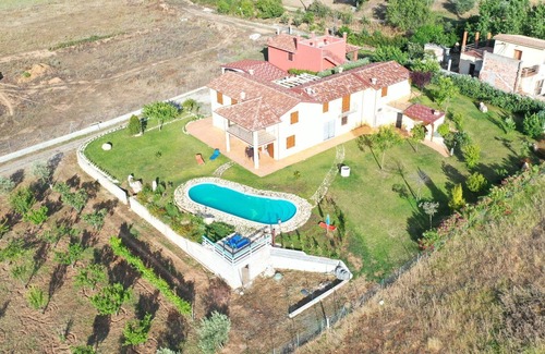 Cardedu Casa | Casa familiar en la hermosa naturaleza, piscina al aire libre, aire acond Wi-Fi.