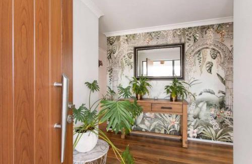 Halswell Apartamento | Family-Friendly Home in Wigram with Style & Space
