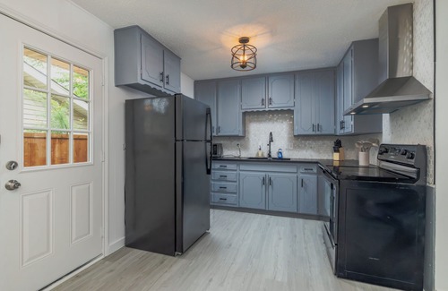Euless Casa | Summer Getaway w/ Fenced Yard - Near DFW Airport