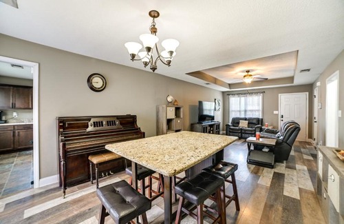 Clarksville Casa | Family-Friendly Home 9 Mi to Clarksville Speedway