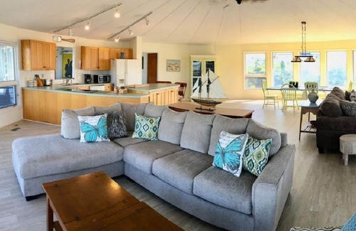 Broadkill Beach Casa | Family friendly home w/ 360 views of the bay and wild life preserve (sleeps 12)