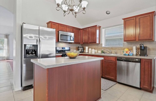 Clodine Casa | Family Friendly Home With Free Snacks & Fast WiFi