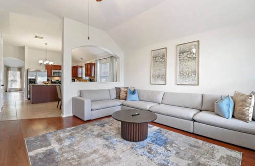 Clodine Casa | Family Friendly Home With Free Snacks & Fast WiFi