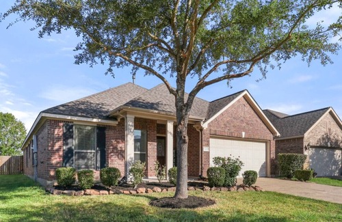 Clodine Casa | Family Friendly Home With Free Snacks & Fast WiFi