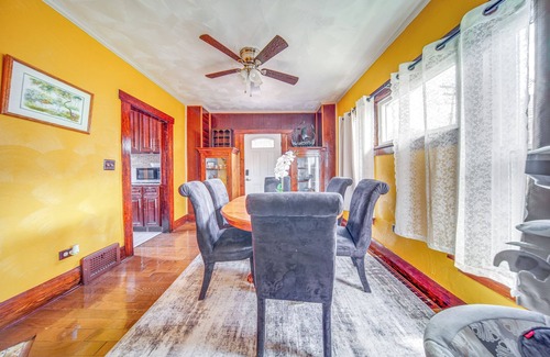 Erie Casa | Family-Friendly Home: Walk to Lake Erie!