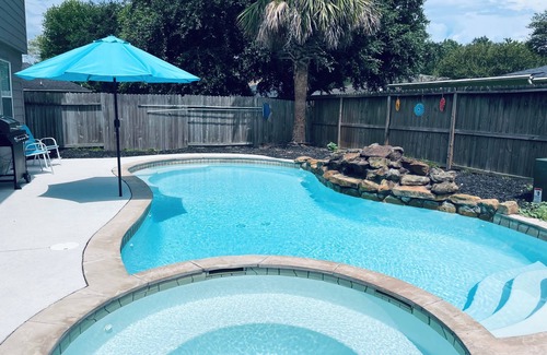 Atascocita Casa | Family-friendly home with beautiful pool and spa