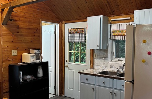 Clearview Cabina | Family Friendly Houskeeping Cabin with additional Bunkie.