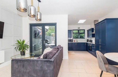 Malahide Casa | Family-friendly house with 3 bedrooms, driveway and garden!