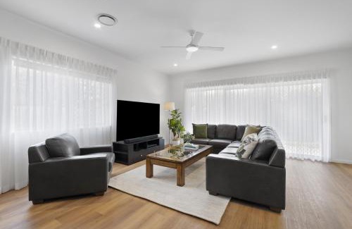 Wavell Heights Casa | Family-Friendly House with Courtyard Retreat