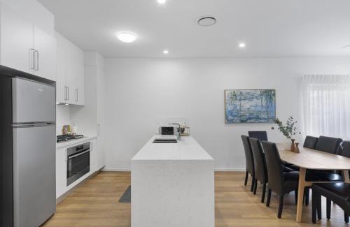 Wavell Heights Casa | Family-Friendly House with Courtyard Retreat