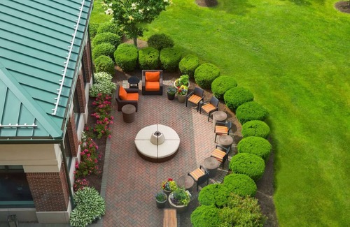 Silver Lane Casa | Family-Friendly Inn Near Shops at Somerset Square: Free Parking, Pool, 4 Units