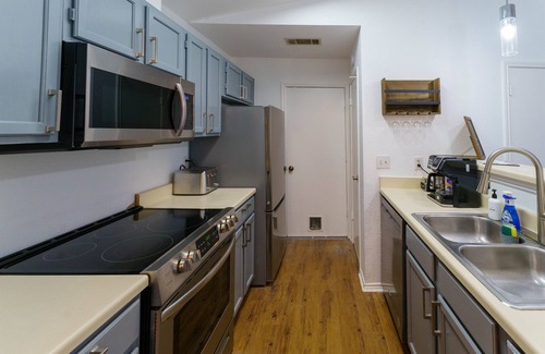 East Oak Hill Casa | Family Friendly & King Suite & Fire Pit, 9 Mil DT