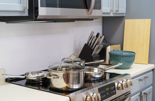 East Oak Hill Casa | Family Friendly & King Suite & Fire Pit, 9 Mil DT