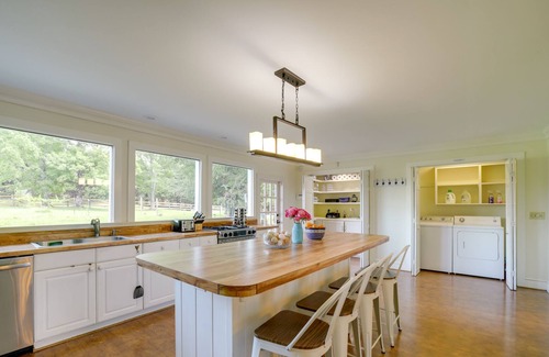 Landrum Casa | Family-Friendly Landrum Farmhouse: Deck & Swim Spa
