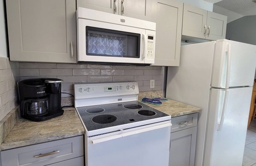 St. Marys Casa | Family-friendly, Less than 5 minutes from Kings Bay, water park huge backyard.