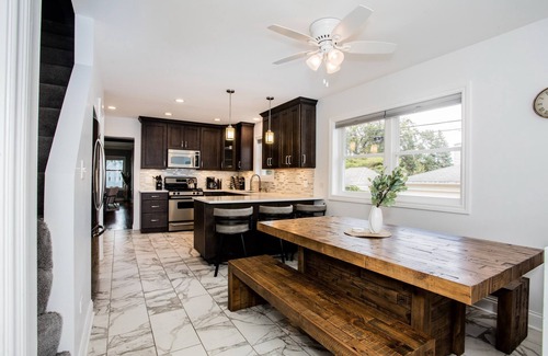 Jefferson Park Casa | Family Friendly, Lovely 6 Bd Retreat w/ Game Room, Back Deck & Bar