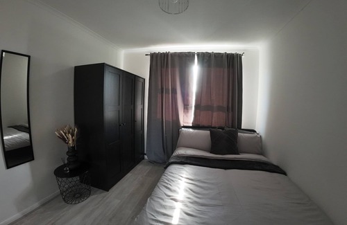 Abbey Apartamento | Family friendly luxury Wimbledon 2 bedroom apartment, off the broadway!
