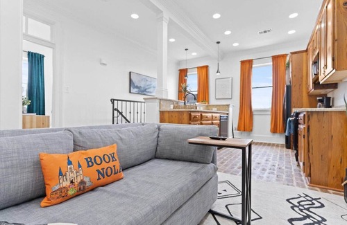 Mid-City Apartamento | This duplex is a 2 bedroom(s), 1 bathrooms, located in New Orleans, LA.