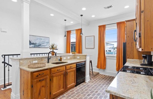 Mid-City Apartamento | This duplex is a 2 bedroom(s), 1 bathrooms, located in New Orleans, LA.