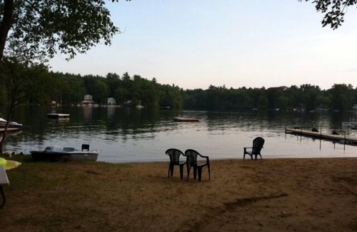 Lochmere Cabaña | Nueva cabaña Hamsphire para familias ubicada en el lago Winnisquam
