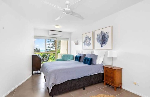 Moreton Bay Region Apartamento | Family-friendly, oceanfront apartment with salt-water pool and private garden!
